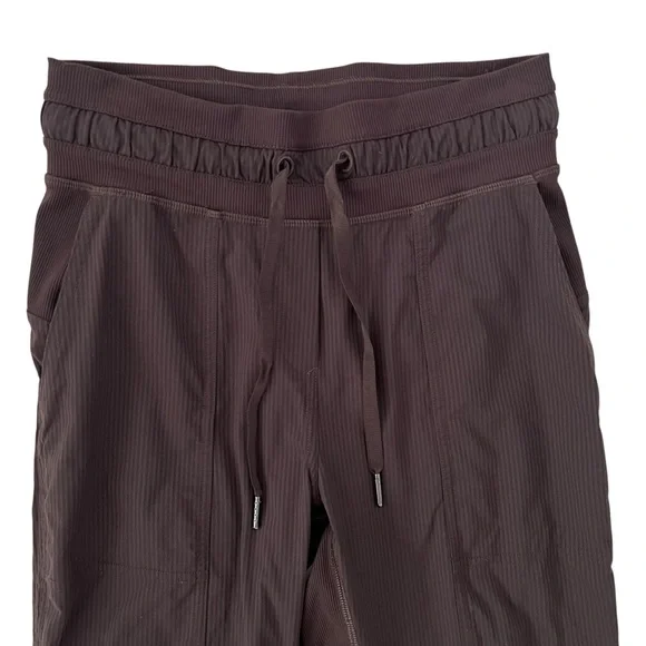 Lululemon‎ Dance Studio Mid-Rise Crop 25" in Chocolate Brown Size 2 - Picture 4 of 13